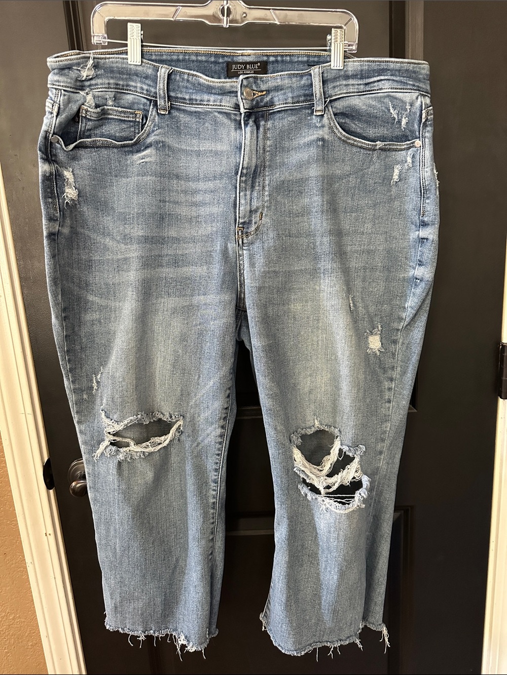 Judy Blue Light Blue Distressed Cropped Jeans